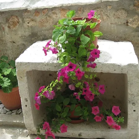 Paradise Stone Apartment Bol