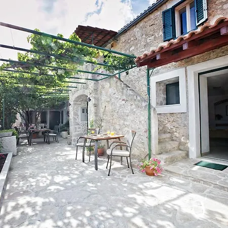 Paradise Stone Apartment Bol