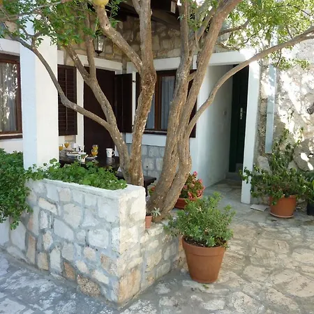 Paradise Stone Apartment Bol