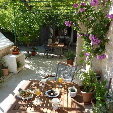 Paradise Stone Apartment *