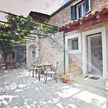 Paradise Stone Apartment