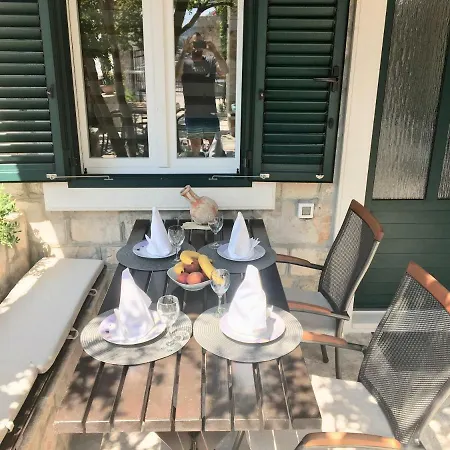 Paradise Stone Apartment *