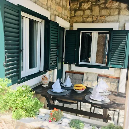 Paradise Stone Apartment Bol