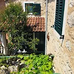 Paradise Stone Apartment Bol